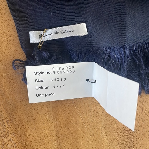 Blanc de Chine Silk Scarf . - Picture 4 of 4